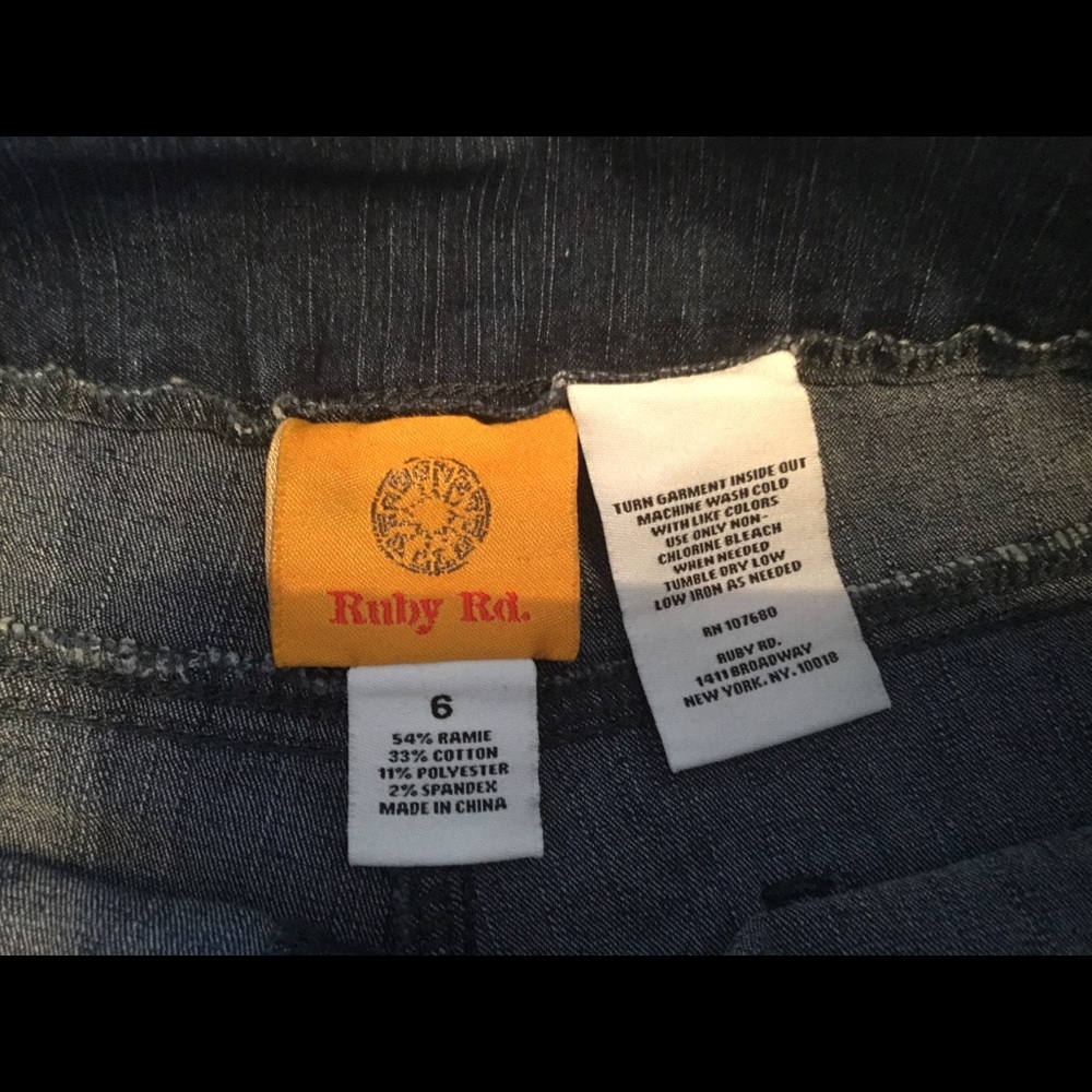 Ruby Rd. Stretch pull on jeans - Picture 2 of 4